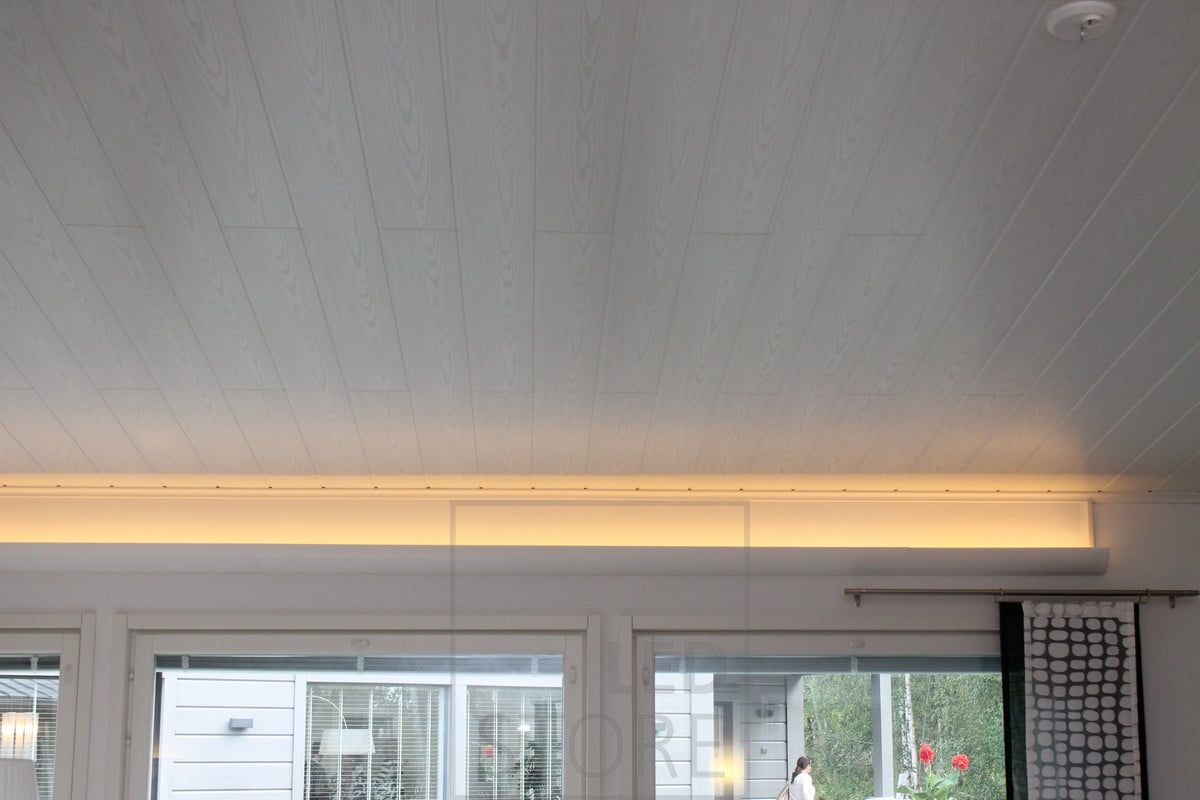Takmonterad LED-list skapar en ögonvänlig stämningsbelysning.